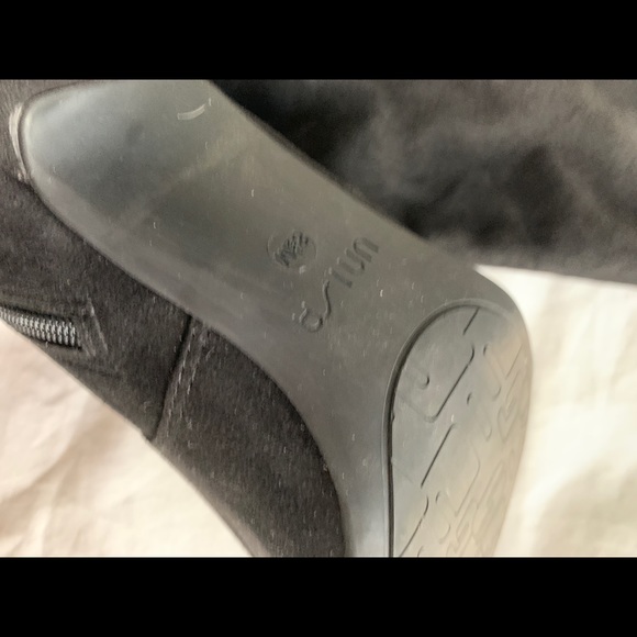 Sure cute over the knee boots with ties - Picture 6 of 8